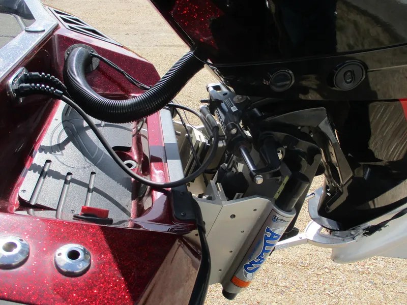 Slide: The Image of 2019 Ranger Z519L boat engine and hydraulic system close-up. - 19
