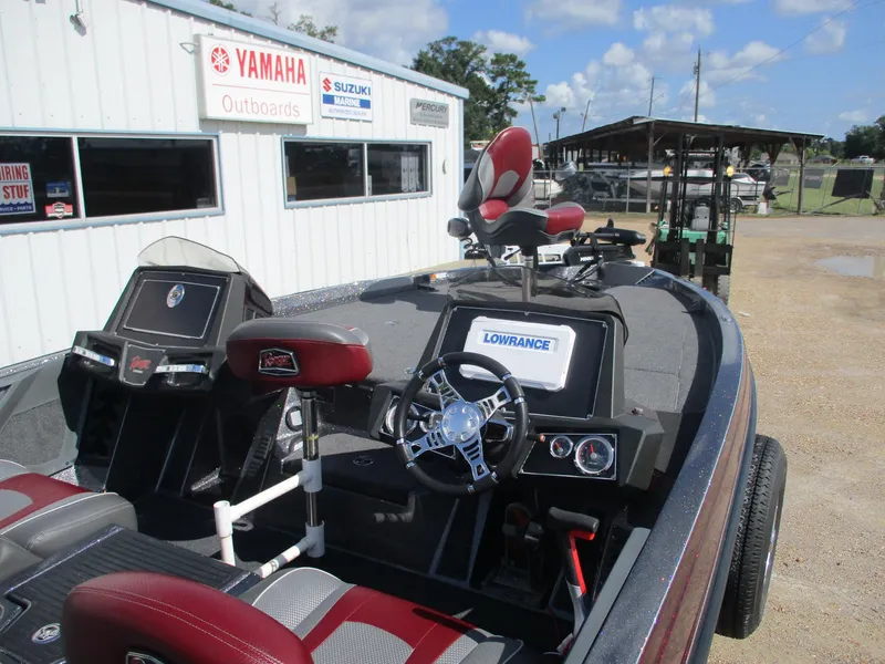 Slide: The Image of 2019 Ranger Z519L boat with Lowrance electronics, parked near Yamaha and Suzuki signage. - 7