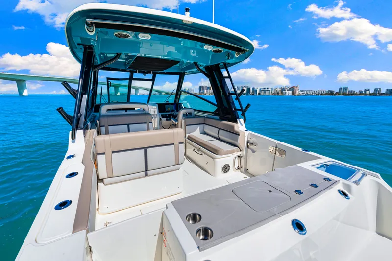 Slide: The Image of Boston Whaler 330 Vantage 2026 - 26