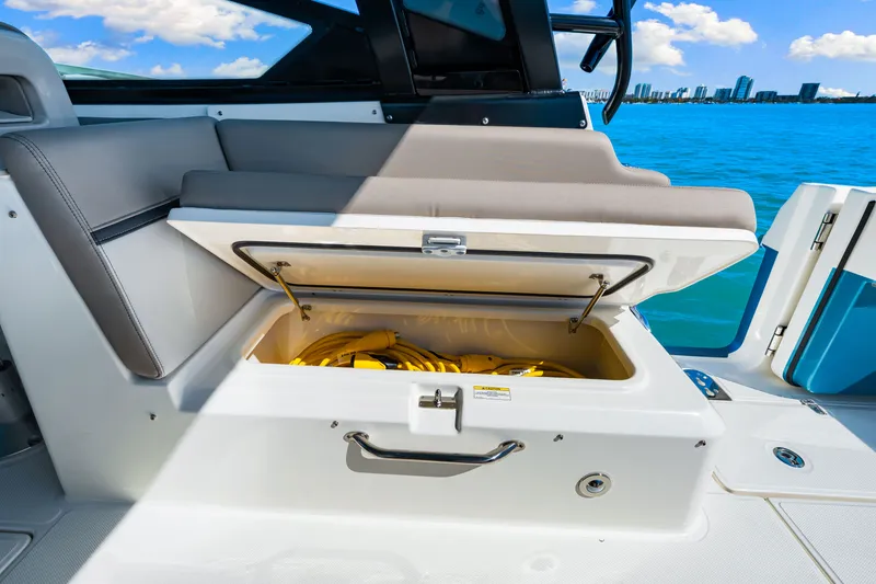 Slide: The Image of Boston Whaler 330 Vantage 2026 - 35