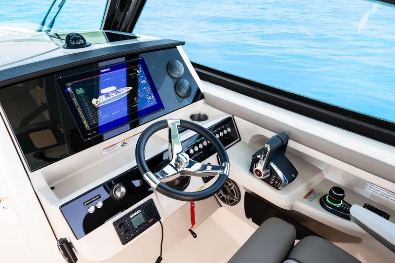 Slide: The Image of Boston Whaler 330 Vantage 2026 - 44