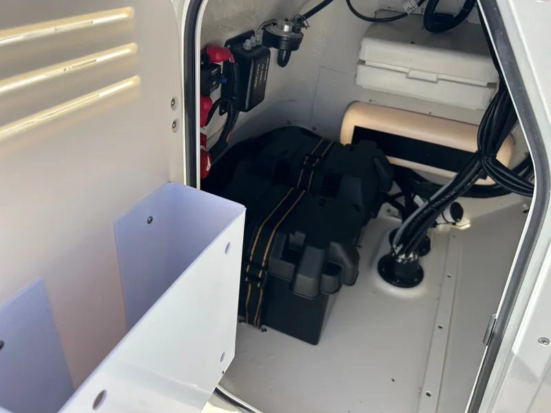 Slide: The Image of Boston Whaler 170 Montauk 2026 - 15