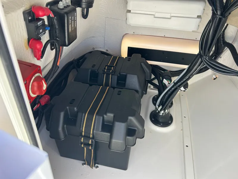 Slide: The Image of Boston Whaler 170 Montauk 2026 - 16