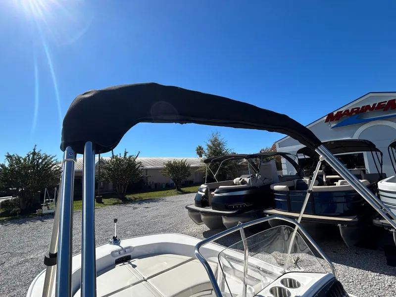 Slide: The Image of Boston Whaler 170 Montauk 2026 - 17