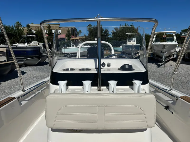 Slide: The Image of Boston Whaler 170 Montauk 2026 - 18
