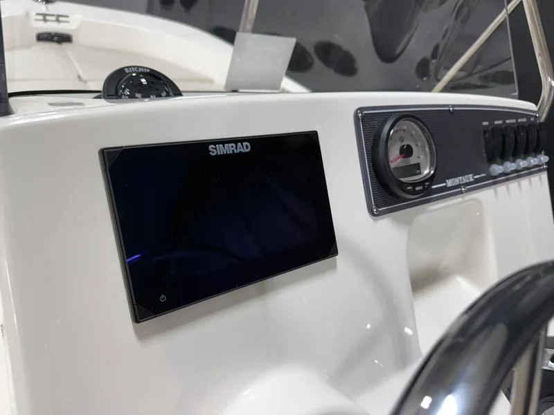 Slide: The Image of Boston Whaler 170 Montauk 2026 - 22