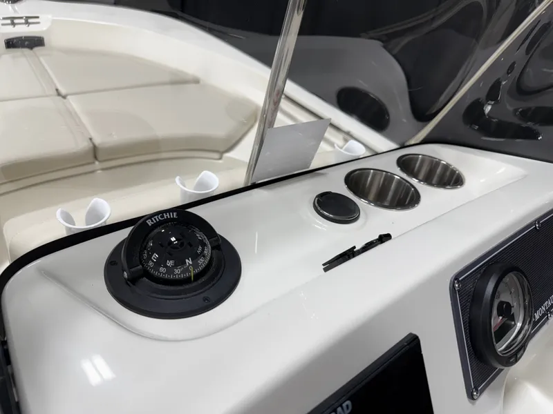 Slide: The Image of Boston Whaler 170 Montauk 2026 - 23