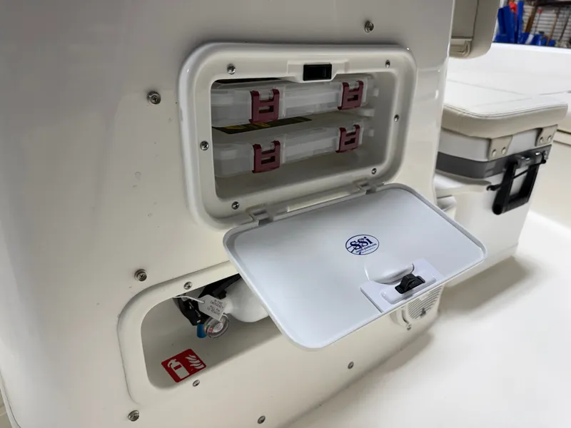 Slide: The Image of Boston Whaler 170 Montauk 2026 - 33