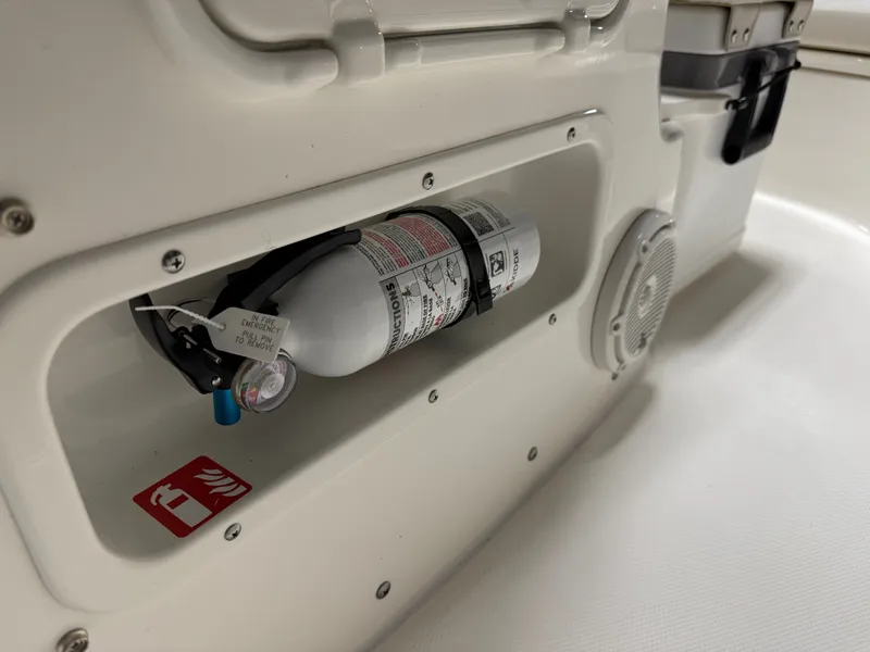 Slide: The Image of Boston Whaler 170 Montauk 2026 - 34