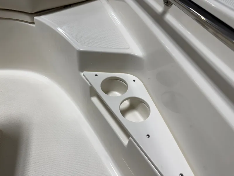 Slide: The Image of Boston Whaler 170 Montauk 2026 - 36
