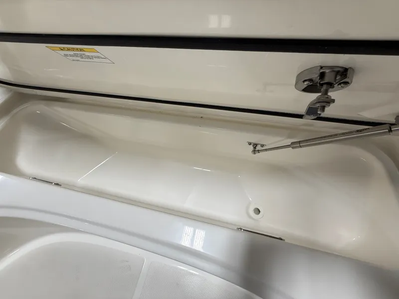 Slide: The Image of Boston Whaler 170 Montauk 2026 - 40