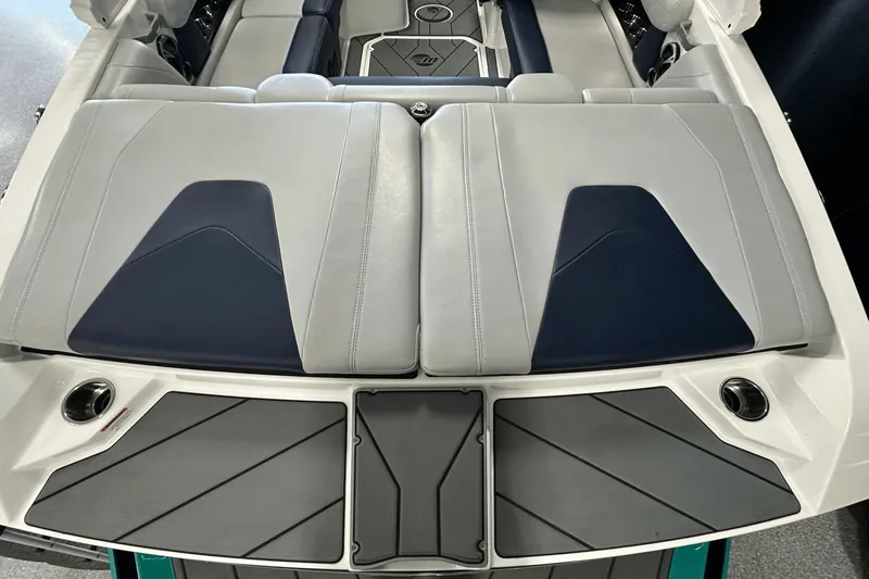 Slide: The Image of Malibu Wakesetter 21 VLX 2021 - 13
