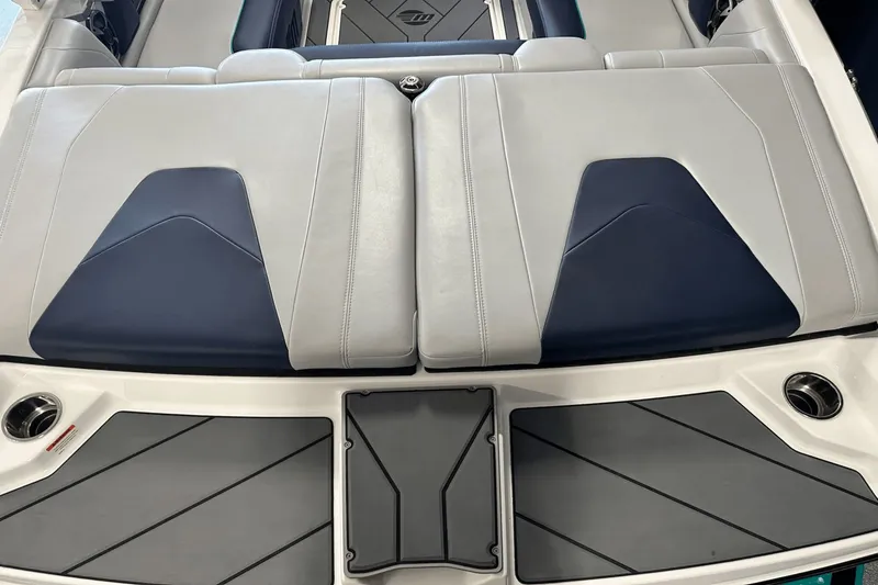 Slide: The Image of Malibu Wakesetter 21 VLX 2021 - 14