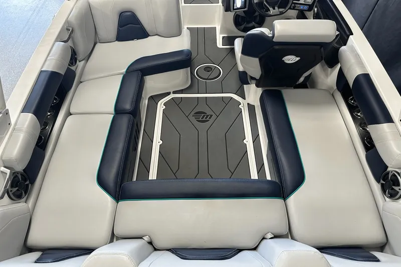 Slide: The Image of Malibu Wakesetter 21 VLX 2021 - 19