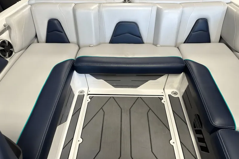 Slide: The Image of Malibu Wakesetter 21 VLX 2021 - 20