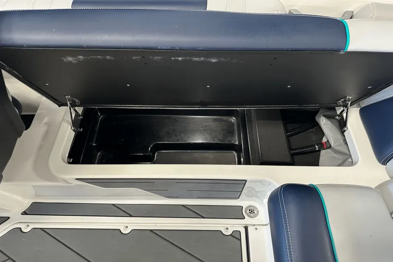 Slide: The Image of Malibu Wakesetter 21 VLX 2021 - 24