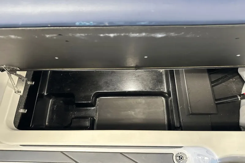 Slide: The Image of Malibu Wakesetter 21 VLX 2021 - 25
