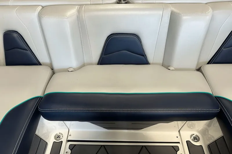Slide: The Image of Malibu Wakesetter 21 VLX 2021 - 26