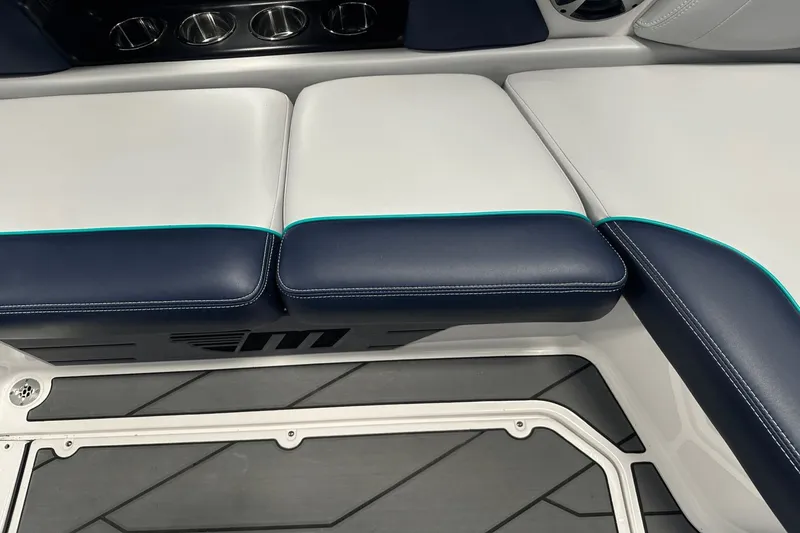 Slide: The Image of Malibu Wakesetter 21 VLX 2021 - 32