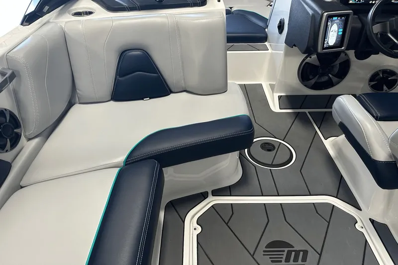 Slide: The Image of Malibu Wakesetter 21 VLX 2021 - 35
