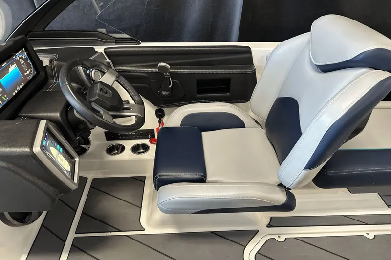 Slide: The Image of Malibu Wakesetter 21 VLX 2021 - 42