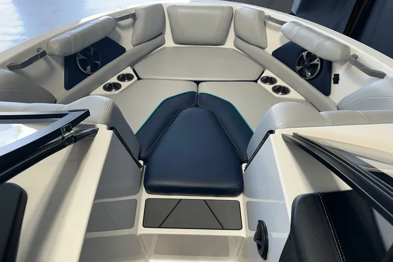 Slide: The Image of Malibu Wakesetter 21 VLX 2021 - 53