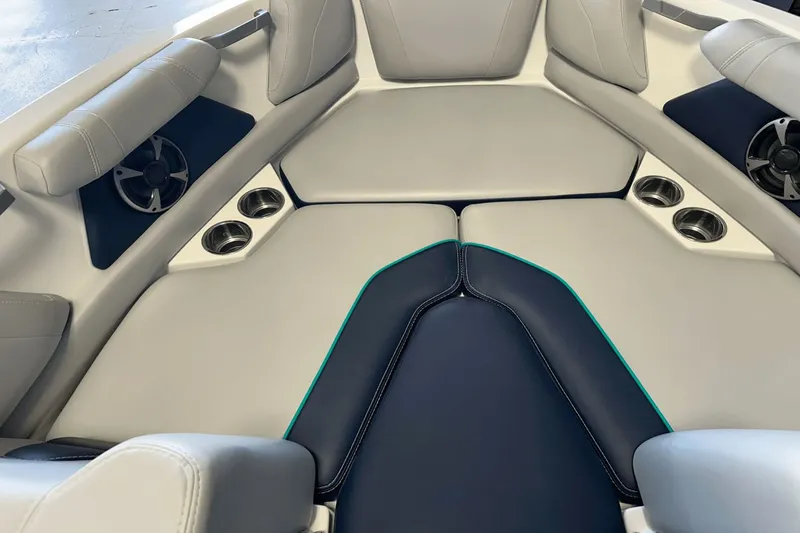 Slide: The Image of Malibu Wakesetter 21 VLX 2021 - 55