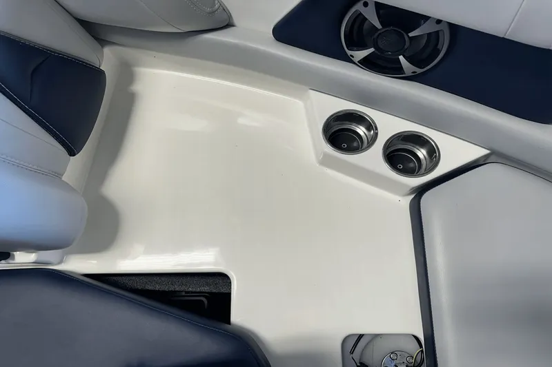 Slide: The Image of Malibu Wakesetter 21 VLX 2021 - 56