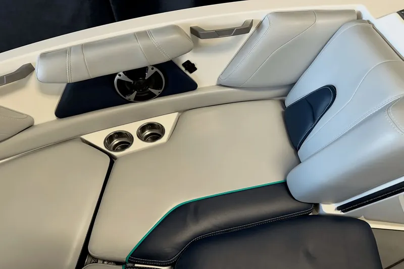 Slide: The Image of Malibu Wakesetter 21 VLX 2021 - 59