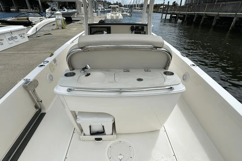 Slide: The Image of Boston Whaler 270 Dauntless 2021 - 10