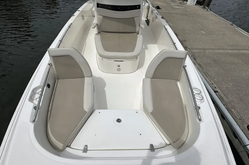 Slide: The Image of Boston Whaler 270 Dauntless 2021 - 22