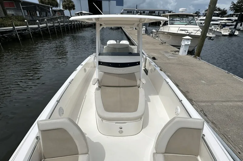 Slide: The Image of Boston Whaler 270 Dauntless 2021 - 25