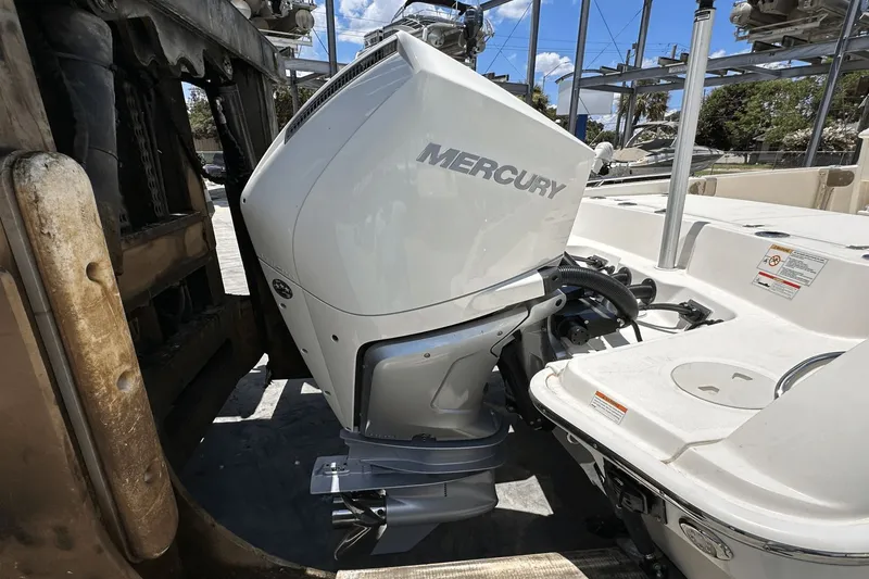 Slide: The Image of Boston Whaler 270 Dauntless 2021 - 6