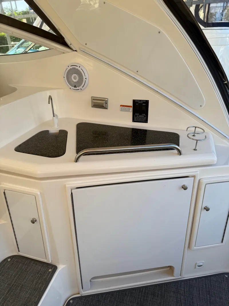 Slide: The Image of Cruisers Yachts 460 Express 2006 - 18