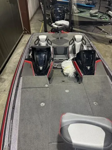 Slide: The Image of Skeeter FXR20 Apex 2022 - 10