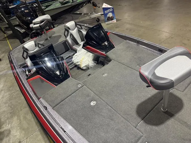 Slide: The Image of Skeeter FXR20 Apex 2022 - 11