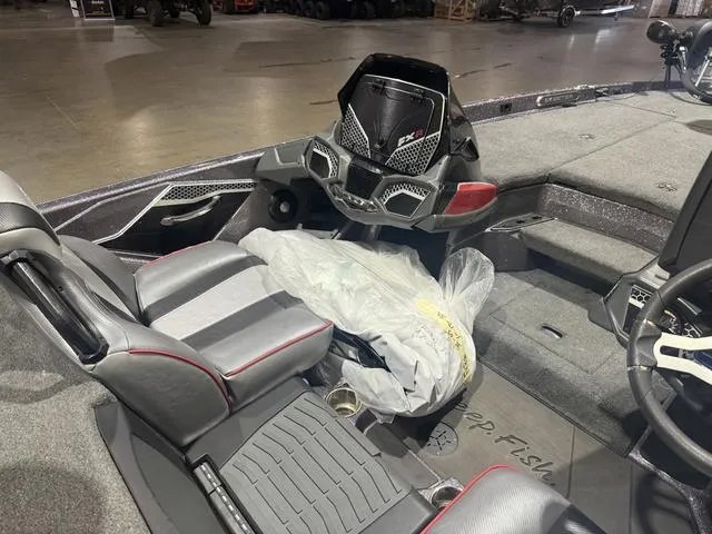 Slide: The Image of Skeeter FXR20 Apex 2022 - 14