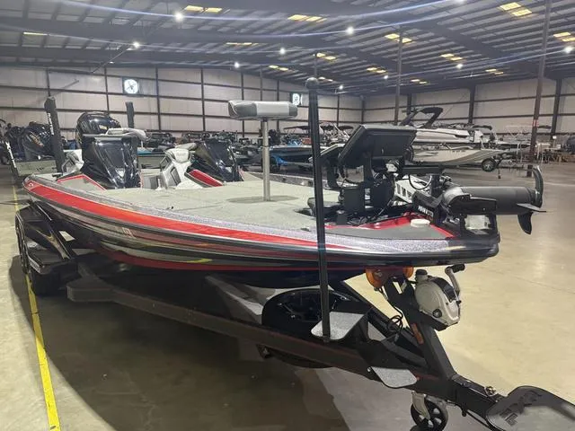 Slide: The Image of Skeeter FXR20 Apex 2022 - 3