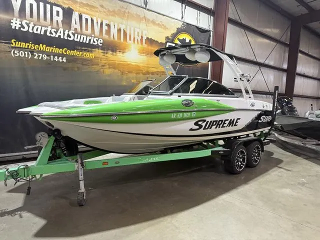 Slide: The Image of Supreme S21 2014 - 2