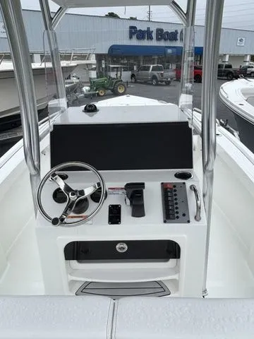 Slide: The Image of Parker Marine 210 Coastal CC 2026 - 7