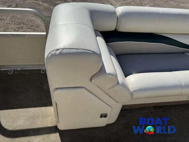 Slide: The Image of Bennington 2275 LX Pontoon 1998 - 12