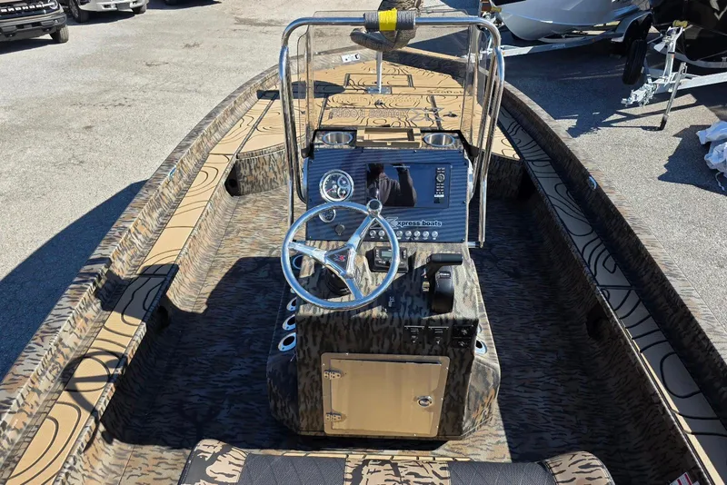 Slide: The Image of 2026 Xpress X23 Bay boat interior with Yamaha Vmax 250 SHO engine, camo design. - 10