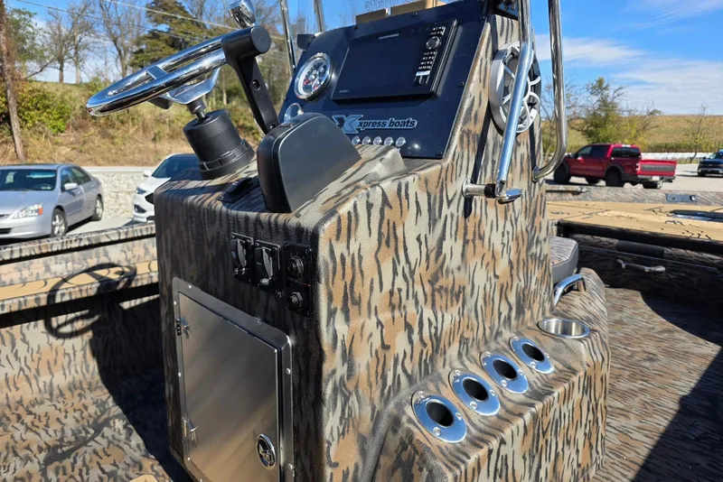 Slide: The Image of 2026 Xpress X23 Bay boat console with camo design and Yamaha Vmax 250 SHO engine. - 20