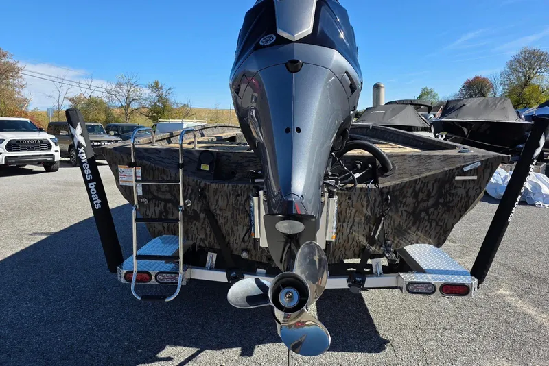 Slide: The Image of 2026 Xpress X23 Bay boat with Yamaha Vmax 250 SHO engine, parked outdoors. - 8