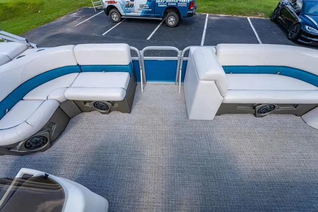 Slide: The Image of Tahoe GT Fish Rear 23' 2019 - 11