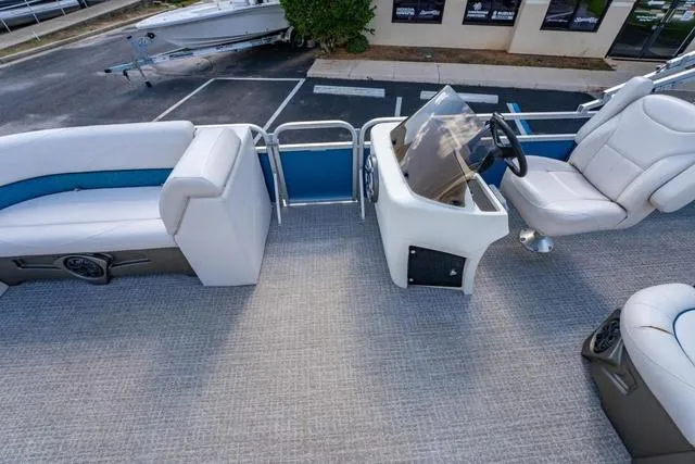 Slide: The Image of Tahoe GT Fish Rear 23' 2019 - 12