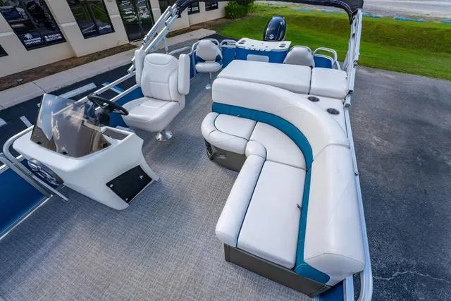 Slide: The Image of Tahoe GT Fish Rear 23' 2019 - 13