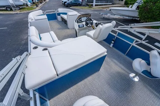 Slide: The Image of Tahoe GT Fish Rear 23' 2019 - 16