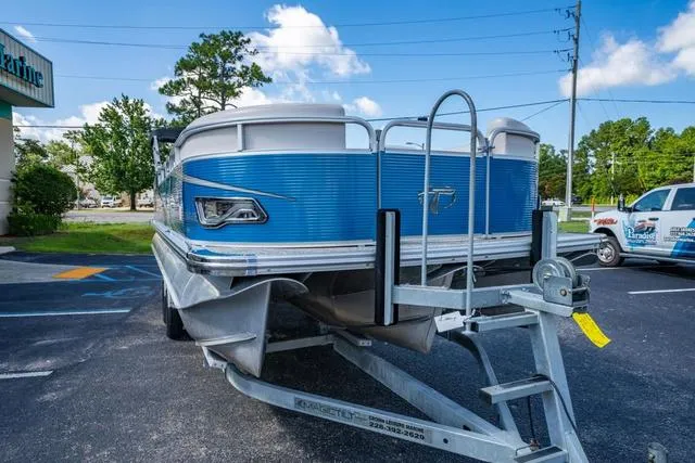 Slide: The Image of Tahoe GT Fish Rear 23' 2019 - 7