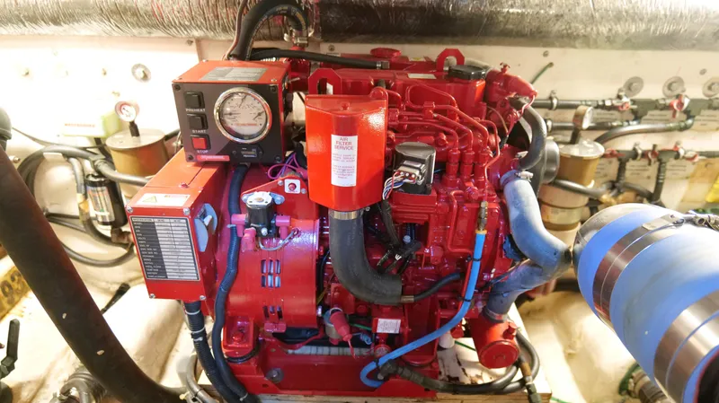 Slide: The Image of Tiara 3700 Open 2000 - 51